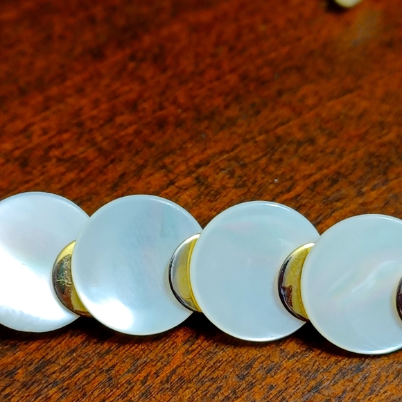 Vintage Mother of Pearl Choker - Picture 5 of 7